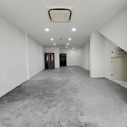 Hamilton Road (D8), Retail #572598891